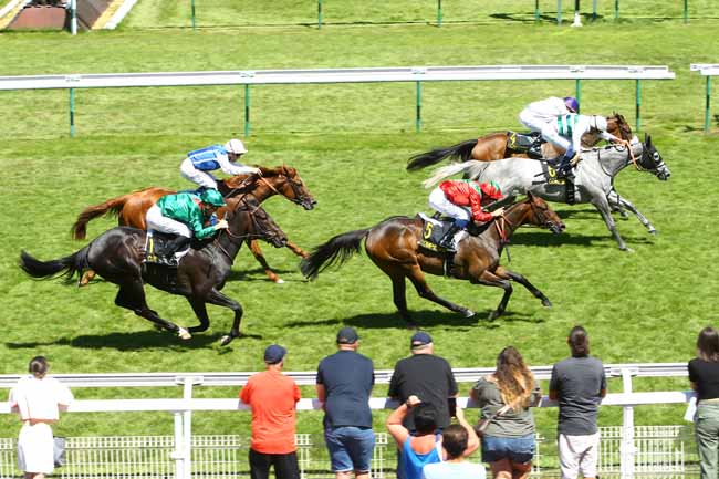 Photo d'arrivée de la course pmu PRIX DE HAUTEFONTAINE à COMPIEGNE le Lundi 11 juillet 2022