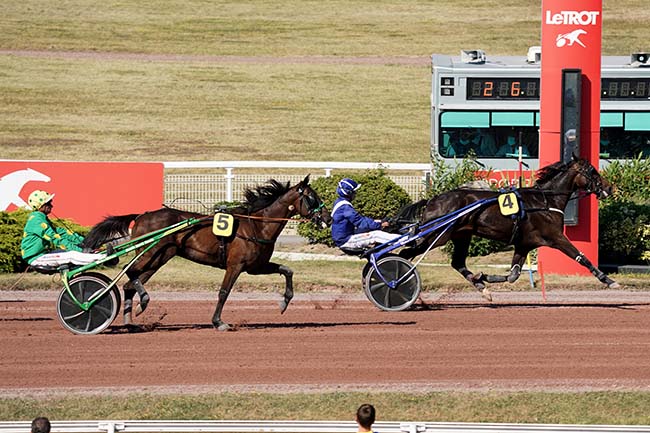 Photo d'arrivée de la course pmu PRIX QUIPROQUO II à ENGHIEN le Mercredi 13 juillet 2022