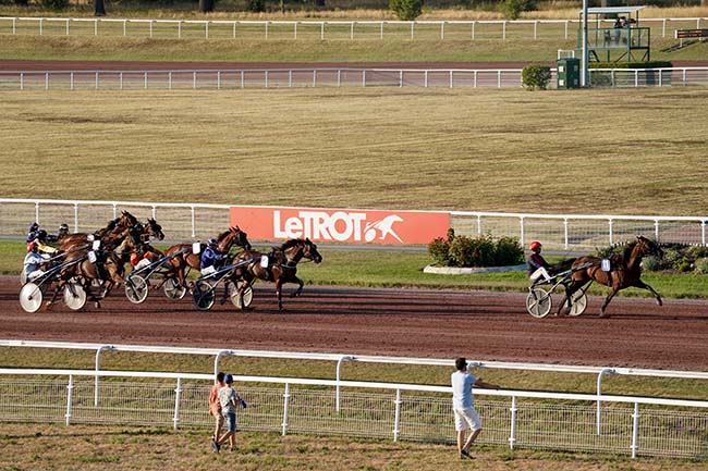 Photo d'arrivée de la course pmu PRIX DE L'OPERA à ENGHIEN le Mercredi 13 juillet 2022