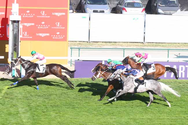 Photo d'arrivée de la course pmu PRIX DE LA GARDEN PARTY à LONGCHAMP le Jeudi 14 juillet 2022
