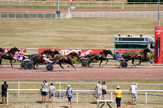 Photo d'arrivée de la course pmu PRIX DE LA SORBONNE à ENGHIEN le Samedi 16 juillet 2022