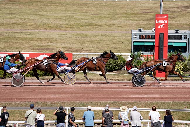 Photo d'arrivée de la course pmu PRIX DE LA PORTE DE SEVRES à ENGHIEN le Samedi 16 juillet 2022