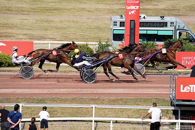 Photo d'arrivée de la course pmu PRIX DU PALAIS DE CHAILLOT à ENGHIEN le Samedi 16 juillet 2022