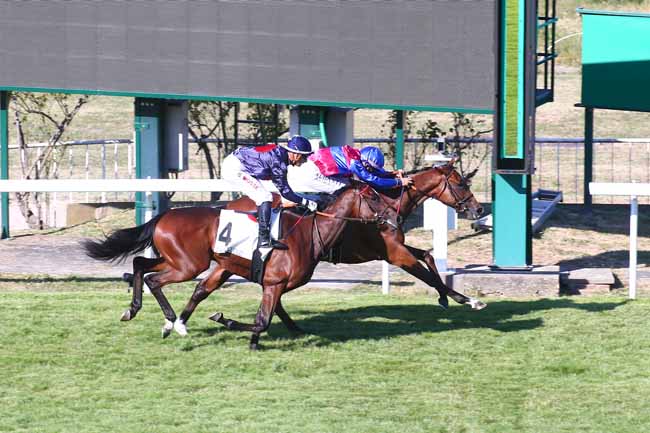 Photo d'arrivée de la course pmu PRIX PAWNEESE à SAINT CLOUD le Samedi 16 juillet 2022