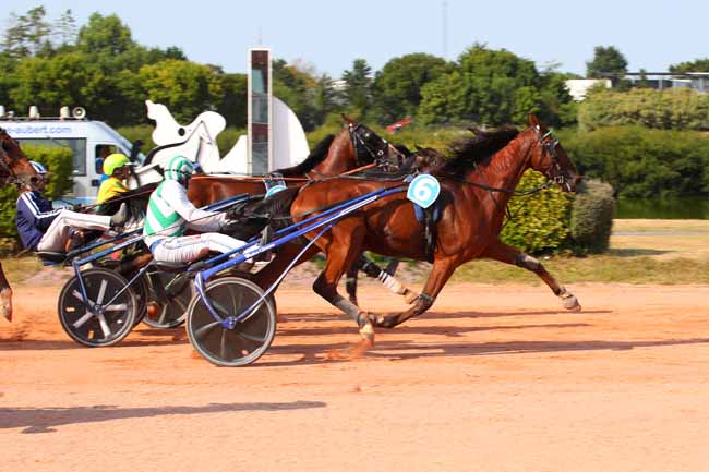 Photo d'arrivée de la course pmu GRAND PRIX DE LA REGION NORMANDIE à CHERBOURG le Lundi 18 juillet 2022