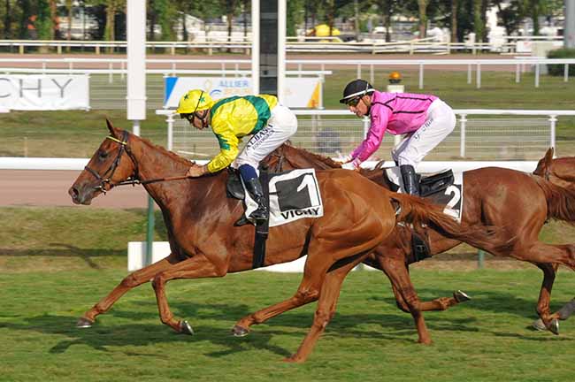 Photo d'arrivée de la course pmu PRIX DE L'HIPPODROME DE MONS WALLONIE à VICHY le Mercredi 20 juillet 2022
