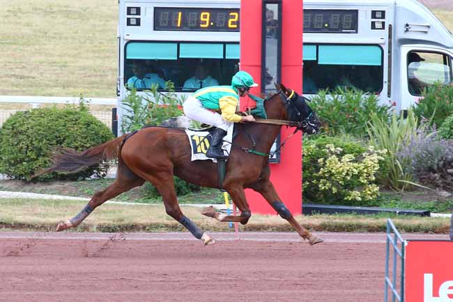 Photo d'arrivée de la course pmu PRIX DE BONNY-SUR-LOIRE à ENGHIEN le Mercredi 20 juillet 2022
