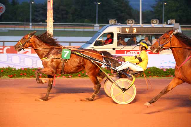 Photo d'arrivée de la course pmu PRIX DU CONSEIL DEPARTEMENTAL DU CALVADO à CABOURG le Vendredi 22 juillet 2022