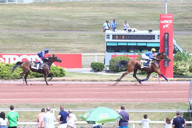 Photo d'arrivée de la course pmu PRIX DE LA PLACE D'IENA à ENGHIEN le Samedi 23 juillet 2022