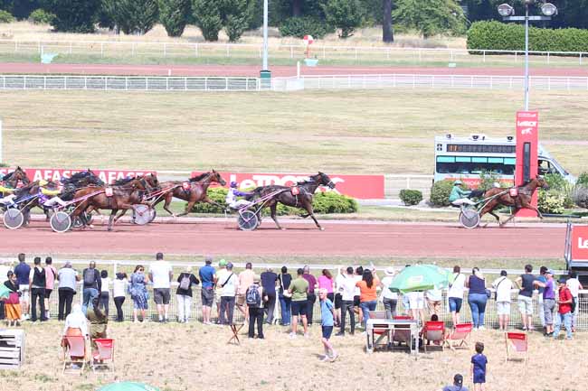 Photo d'arrivée de la course pmu PRIX DE LA PORTE MONTMARTRE à ENGHIEN le Samedi 23 juillet 2022