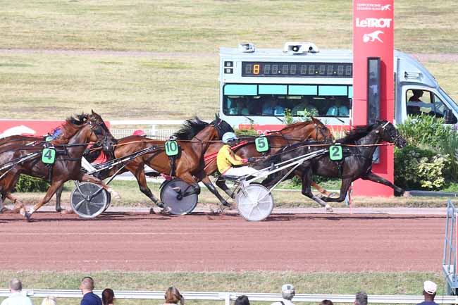Photo d'arrivée de la course pmu PRIX HENRI CRAVOISIER à ENGHIEN le Samedi 23 juillet 2022
