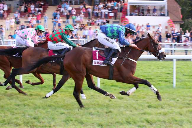 Photo d'arrivée de la course pmu PRIX PMU LE MURATTI PONT-L'EVEQUE (PRIX DES TILLEULS) à CLAIREFONTAINE le Jeudi 28 juillet 2022