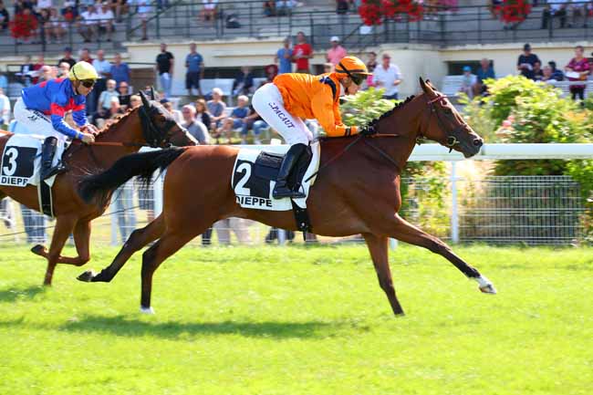 Photo d'arrivée de la course pmu PRIX DE FROMAINVILLE à DIEPPE le Lundi 1 août 2022