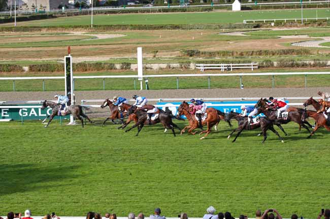 Photo d'arrivée de la course pmu PRIX EQUIDIA (PRIX DU CHATEAU D'ETELAN) à DEAUVILLE le Jeudi 4 août 2022