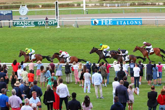 Photo d'arrivée de la course pmu PRIX DE L'ASSOCIATION DES JOCKEYS (PRIX DE LA CAUVINIERE) à DEAUVILLE le Jeudi 4 août 2022