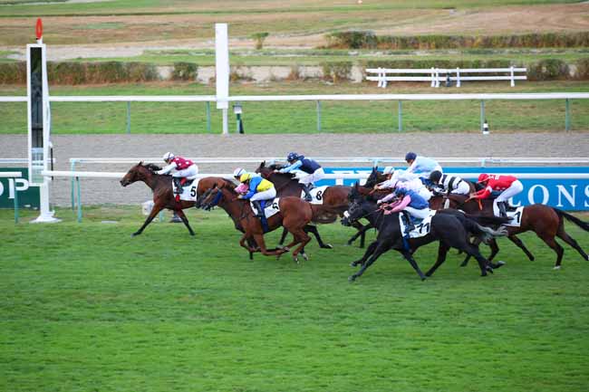 Photo d'arrivée de la course pmu PRIX CAVALASSUR (PRIX DE LA MAISON DES QUATRANS) à DEAUVILLE le Jeudi 4 août 2022