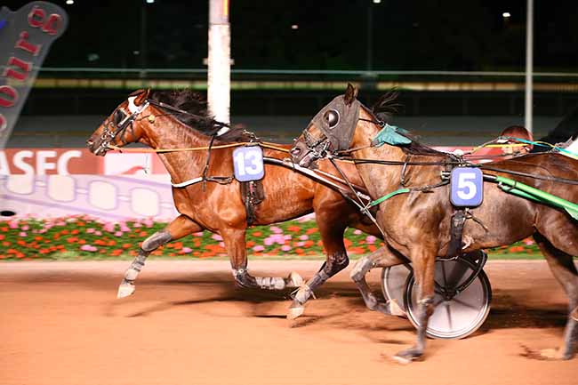 Photo d'arrivée de la course pmu PRIX DES ASPERULES à CABOURG le Vendredi 5 août 2022