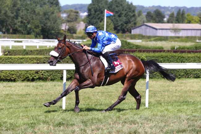 Photo d'arrivée de la course pmu PRIX BISCUITERIE DE L'ABBAYE (PRIX DES POMMIERS) à CLAIREFONTAINE le Vendredi 5 août 2022