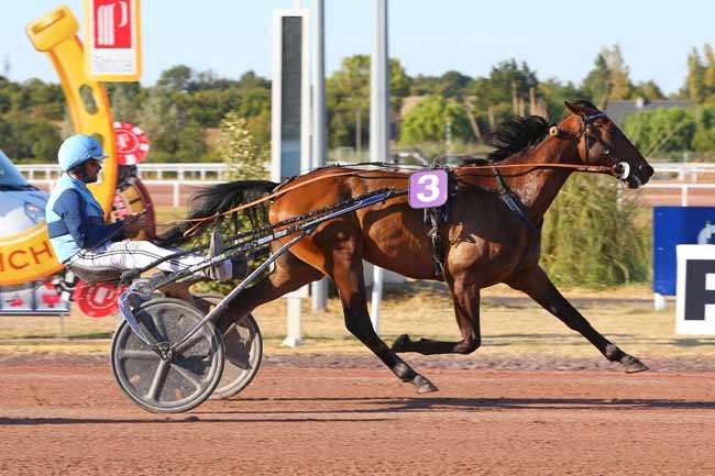 Photo d'arrivée de la course pmu PRIX DE LA VILLE DE SAINT-MALO à PORNICHET le Mercredi 10 août 2022