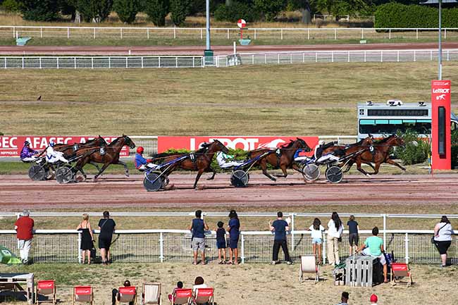 Photo d'arrivée de la course pmu PRIX DE LA HAUTE-SAONE à ENGHIEN le Jeudi 11 août 2022