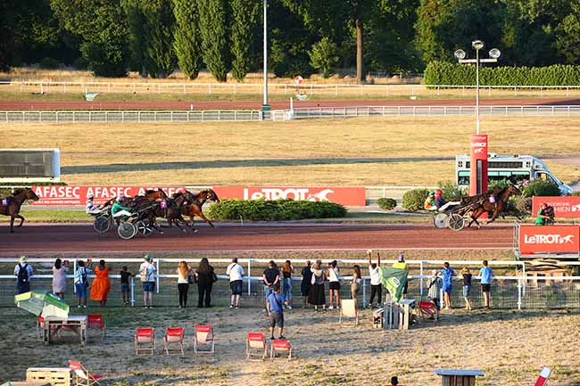 Photo d'arrivée de la course pmu PRIX DE LA CONCORDE à ENGHIEN le Jeudi 11 août 2022