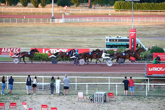 Photo d'arrivée de la course pmu PRIX DE LA PORTE DE MONTREUIL à ENGHIEN le Jeudi 11 août 2022