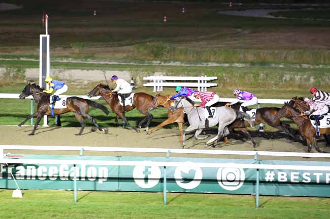 Photo d'arrivée de la course pmu PRIX DU CHATEAU DE BOSMELET à DEAUVILLE le Jeudi 11 août 2022