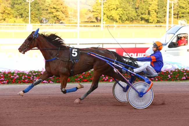 Photo d'arrivée de la course pmu PRIX DES LISERONS à CABOURG le Vendredi 12 août 2022