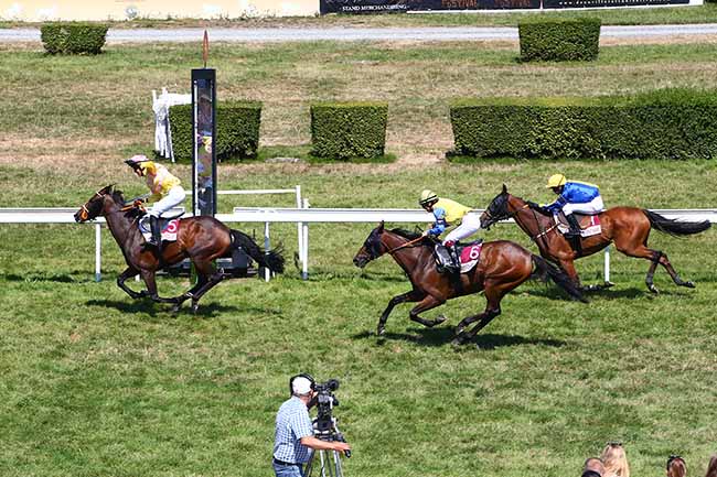 Photo d'arrivée de la course pmu PRIX DEAUVILLE TATTOO FESTIVAL (PRIX DU CLOS FLEURI - MEMORIAL ESZTER JELES) à CLAIREFONTAINE le Samedi 13 août 2022