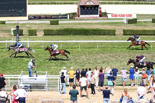 Photo d'arrivée de la course pmu PRIX CEZANNE TATTOO INK (PRIX HENRI DE MONTESQUIEU) à CLAIREFONTAINE le Samedi 13 août 2022