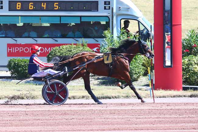 Photo d'arrivée de la course pmu PRIX DE LA PORTE DE CLICHY à ENGHIEN le Samedi 13 août 2022
