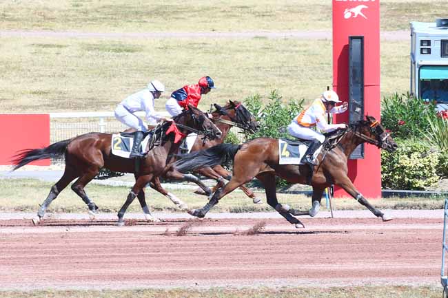 Photo d'arrivée de la course pmu PRIX DE LA PLACE DE VALOIS à ENGHIEN le Samedi 13 août 2022