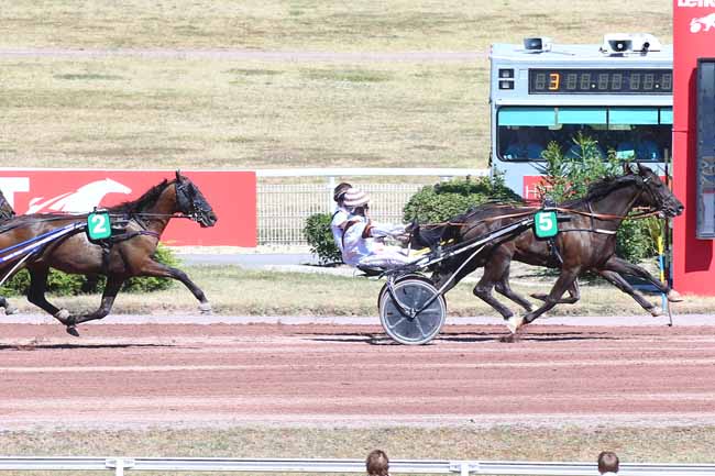Photo d'arrivée de la course pmu PRIX DE PORNIC à ENGHIEN le Samedi 13 août 2022