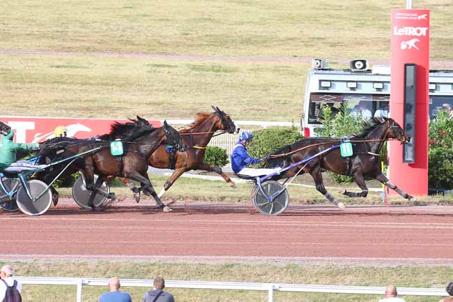 Photo d'arrivée de la course pmu PRIX DES GRANDES CARRIERES à ENGHIEN le Mercredi 17 août 2022