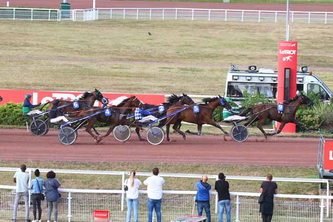 Photo d'arrivée de la course pmu PRIX DU PONT DE L'ALMA à ENGHIEN le Mercredi 17 août 2022