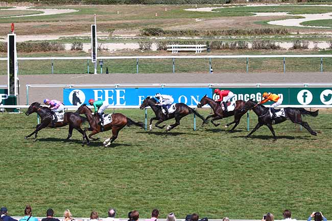Photo d'arrivée de la course pmu PRIX DAPHNIS à DEAUVILLE le Samedi 20 août 2022