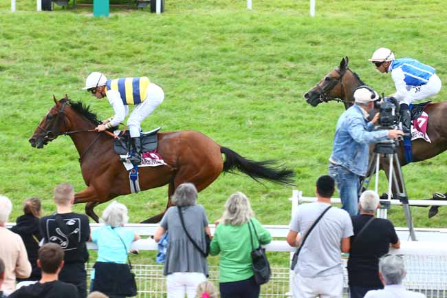 Photo d'arrivée de la course pmu PRIX LADY BERRY à CLAIREFONTAINE le Lundi 22 août 2022