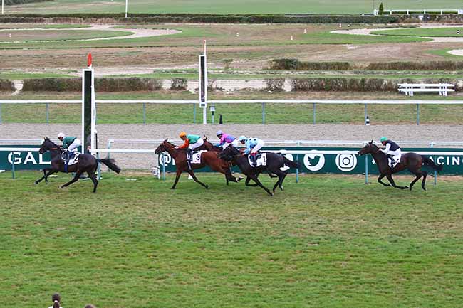 Photo d'arrivée de la course pmu PRIX DU QUARTIER SAINT-FRANCOIS - PRIX LES GRANDES GUEULES 9H/12H à DEAUVILLE le Jeudi 25 août 2022