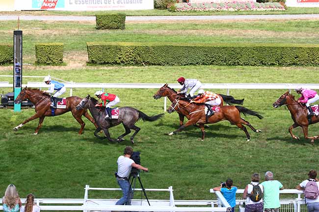 Photo d'arrivée de la course pmu PRIX DARTY DEAUVILLE (PRIX MOLVEDO) à CLAIREFONTAINE le Vendredi 26 août 2022