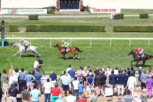 Photo d'arrivée de la course pmu PRIX DU JEU DU JUSTE EQUILIBRE (PRIX HIGHEST HONOR) à CLAIREFONTAINE le Vendredi 26 août 2022