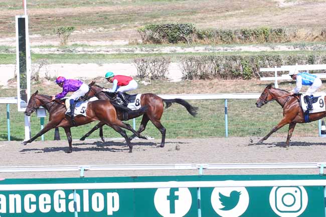 Photo d'arrivée de la course pmu PRIX DE LA RECONVERSION D'UN CHEVAL DE COURSE EN CHEVAL DE DRESSAGE (PRIX D'ARGENTAN) à DEAUVILLE le Samedi 27 août 2022