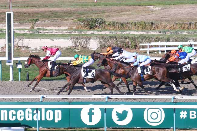 Photo d'arrivée de la course pmu PRIX DE LA RECONVERSION D'UN CHEVAL DE COURSE EN CHEVAL DE WESTERN (PRIX D'AUVILLARS) à DEAUVILLE le Samedi 27 août 2022