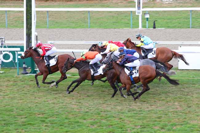 Photo d'arrivée de la course pmu PRIX CASINO BARRIERE TROUVILLE à DEAUVILLE le Dimanche 28 août 2022