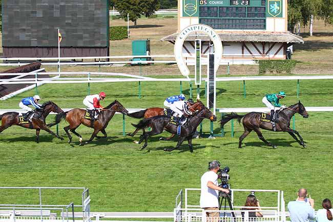 Photo d'arrivée de la course pmu PRIX DE VILLERS-COTTERETS à COMPIEGNE le Mercredi 31 août 2022