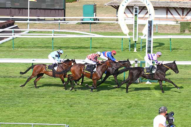 Photo d'arrivée de la course pmu PRIX DE BONNEUIL-EN-VALOIS à COMPIEGNE le Mercredi 31 août 2022