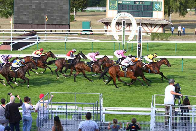 Photo d'arrivée de la course pmu PRIX DE L'AGGLOMERATION DE COMPIEGNE à COMPIEGNE le Mercredi 31 août 2022