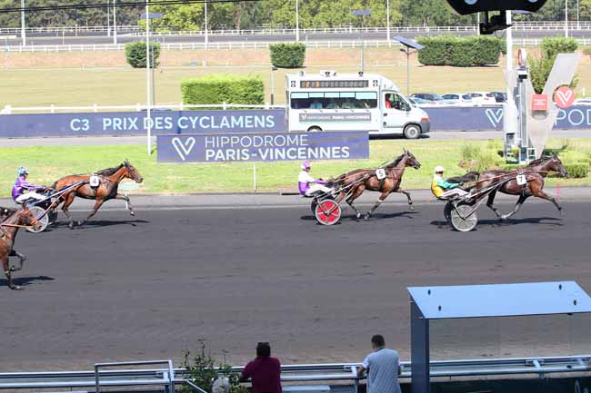 Photo d'arrivée de la course pmu PRIX DES CYCLAMENS à PARIS-VINCENNES le Mercredi 31 août 2022