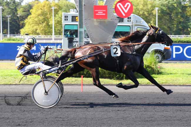 Photo d'arrivée de la course pmu PRIX HONORIA à PARIS-VINCENNES le Mardi 6 septembre 2022