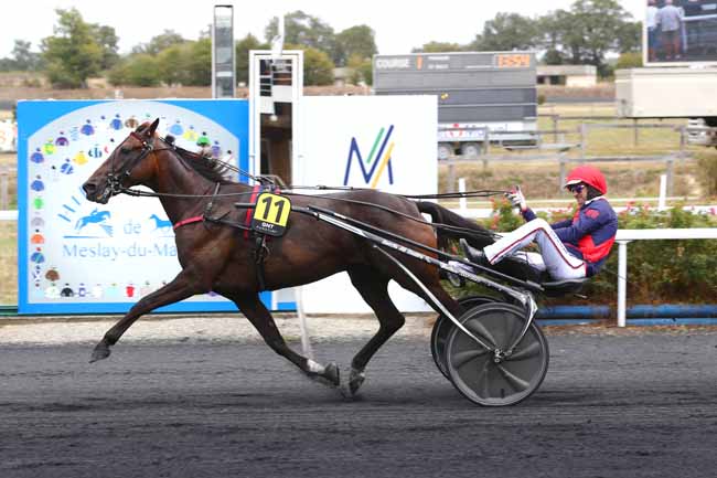 Photo d'arrivée de la course pmu GRAND NATIONAL DU TROT PARIS-TURF à MESLAY DU MAINE le Mercredi 7 septembre 2022