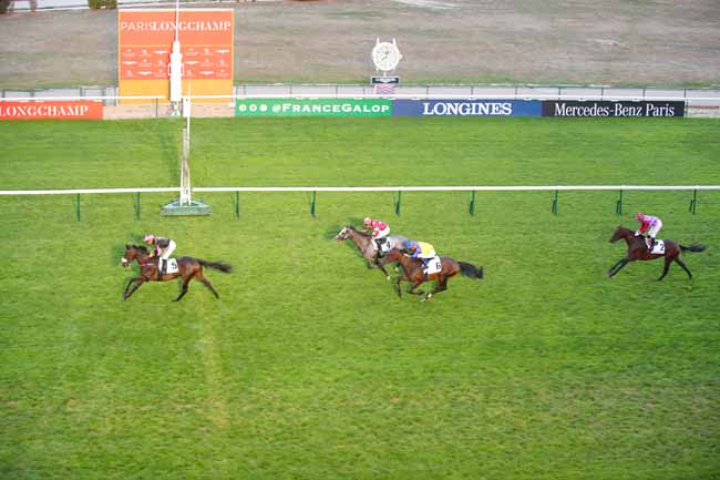 Photo d'arrivée de la course pmu PRIX MERCEDES-BENZ PARIS (GRAND PRIX DES ANGLO-ARABES) à LONGCHAMP le Jeudi 8 septembre 2022